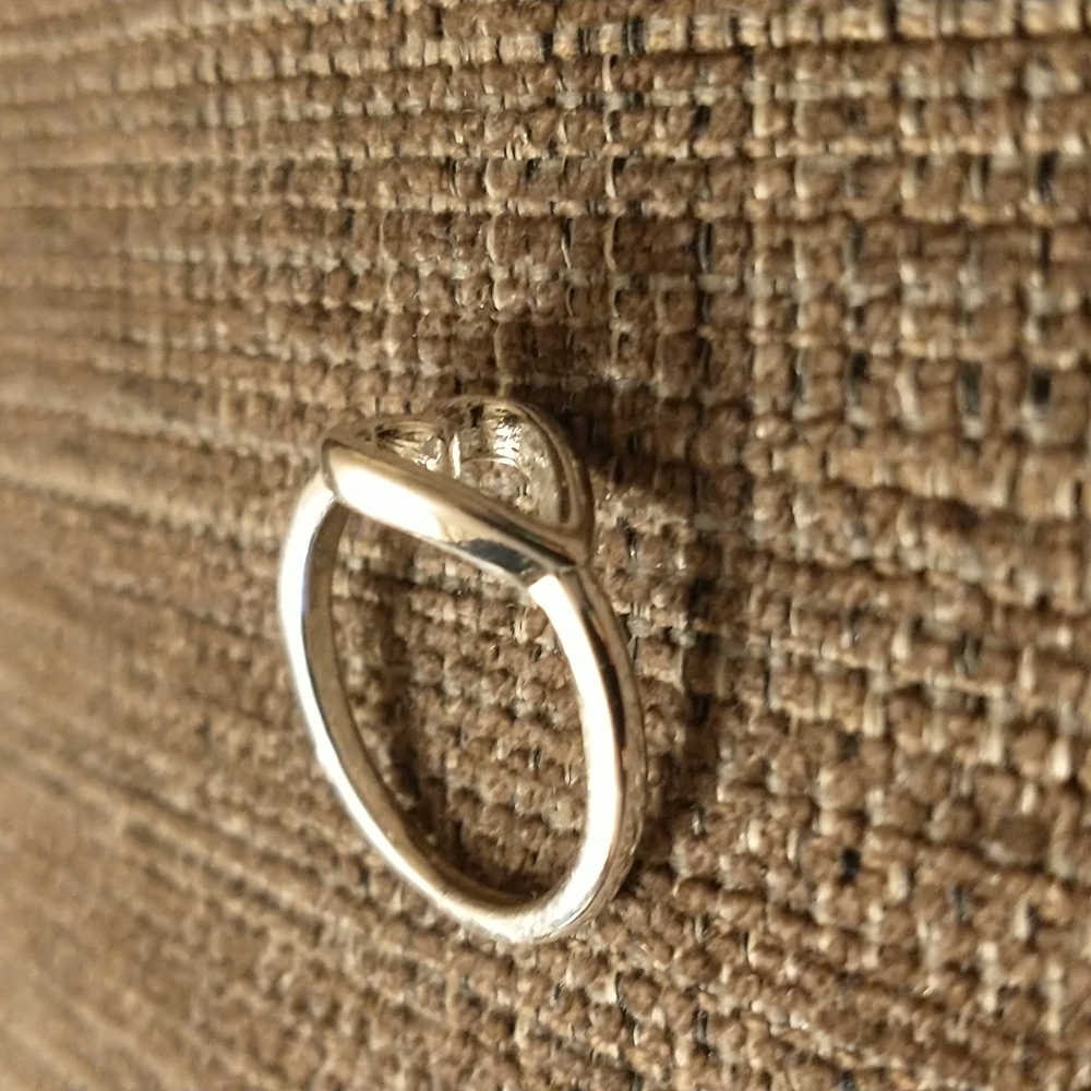 Pretty silver heart ring - Picture 4 of 6